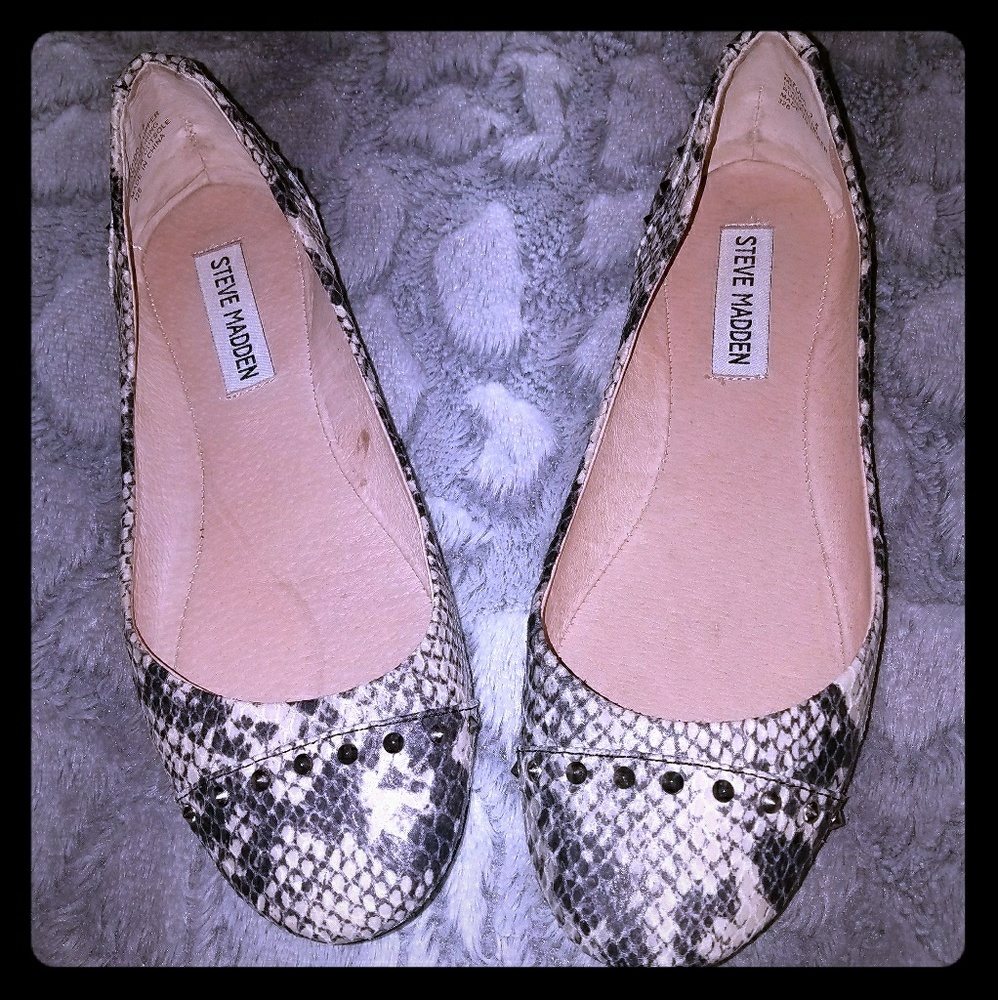 Snakeskin flats Steve Madden